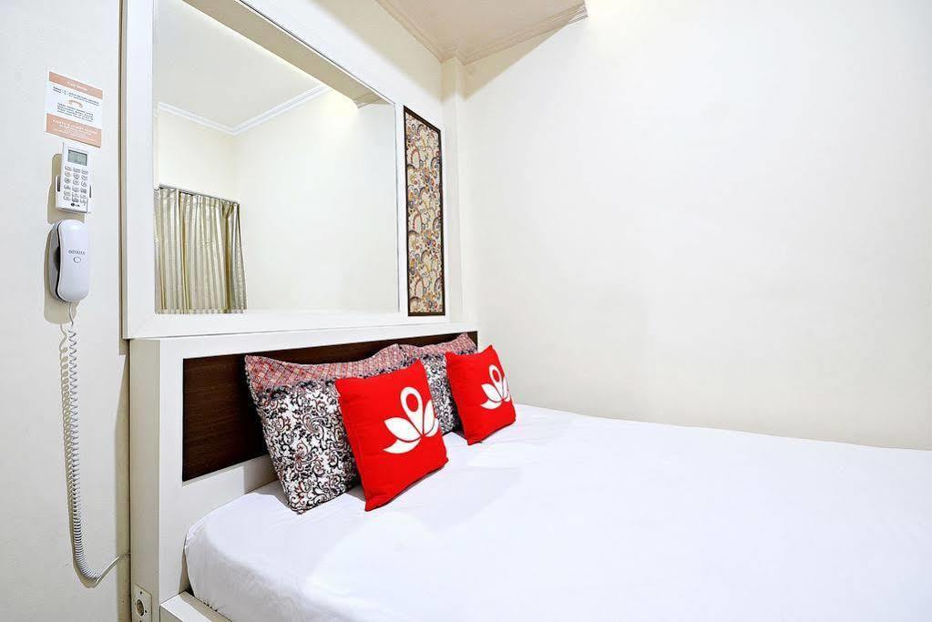 Zen Rooms Cideng Barat Jakarta Exterior photo