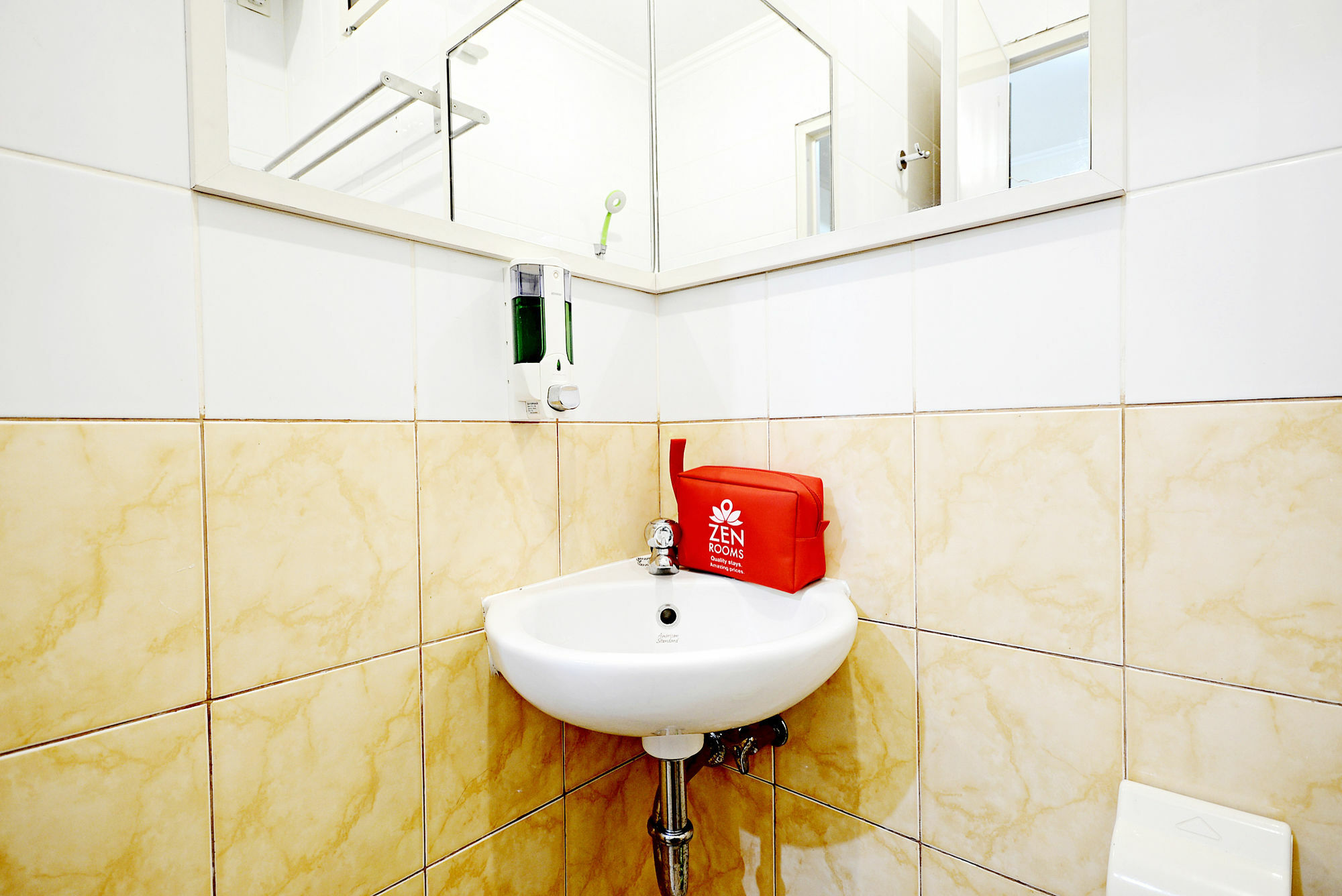 Zen Rooms Cideng Barat Jakarta Exterior photo